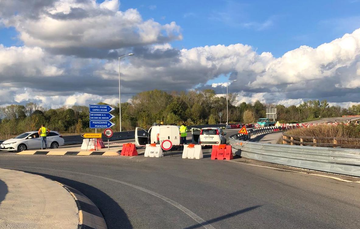 Immagine per Maltempo, preoccupa il ponte sul Torre a Viscone: chiuso il traffico